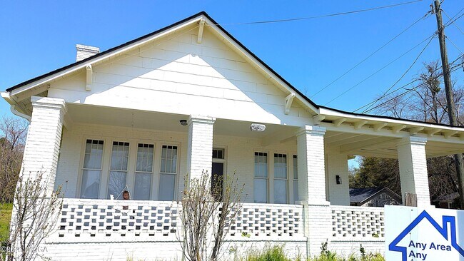 Building Photo - 1842 Jeffersonville Rd