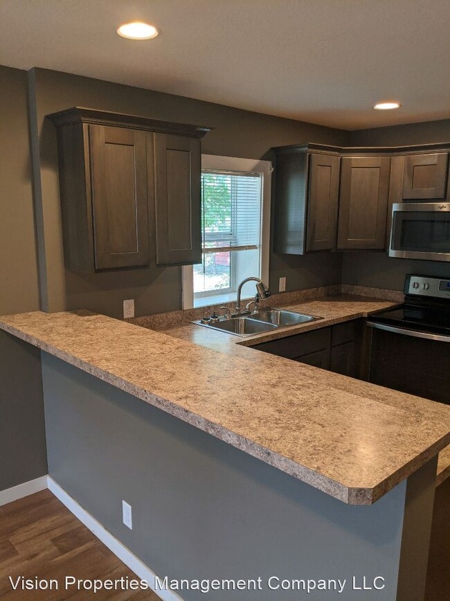 Building Photo - 4 br, 1 bath House - 213 10th St NW