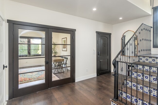 Building Photo - Prime Single Family Home