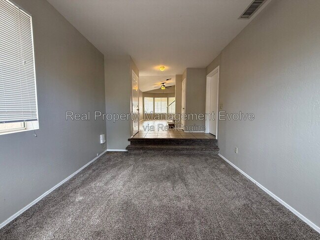 Building Photo - 3725 E Taro Ln