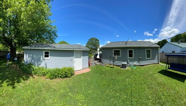 Building Photo - 3401 Richard St