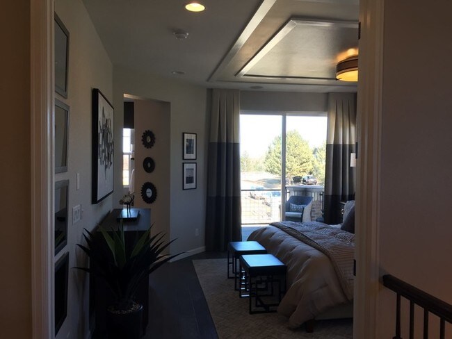Building Photo - Gorgeous Townhome in Greenwood Village