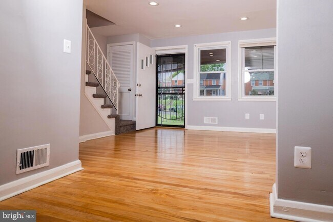 Foto del edificio - 8325 Dalesford Rd