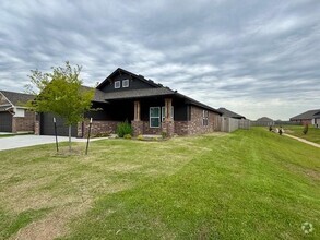 Building Photo - 708 Argos Rd