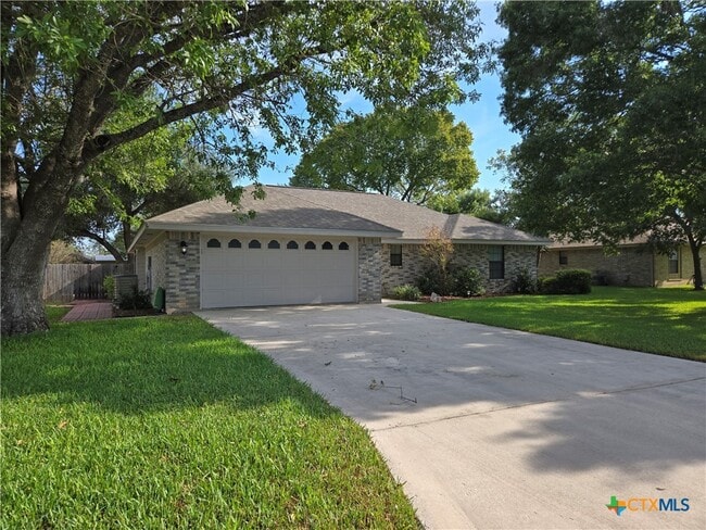 Building Photo - 776 Country Club Dr