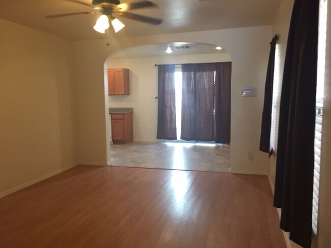 Foto del edificio - 4-bedroom, 3 bath + Loft!  Mountain's Edge 89178