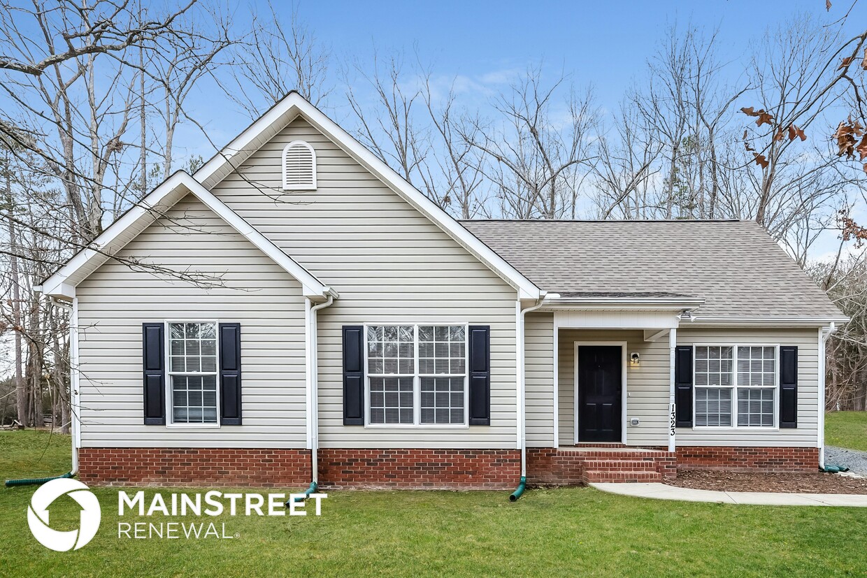 Foto principal - 1323 Tucker Rd