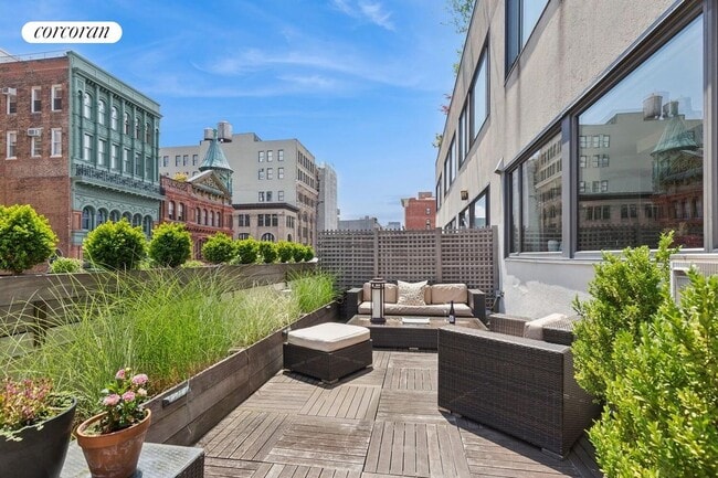 Building Photo - 77 Bleecker St