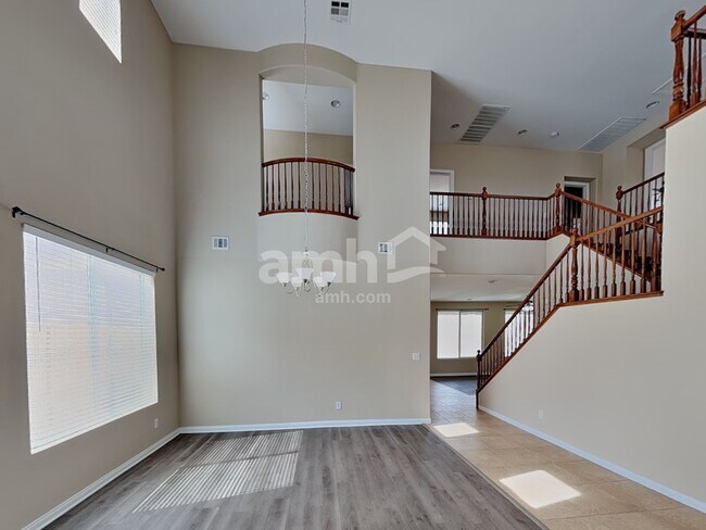 Foto del edificio - 627 Blue Snow River Ct