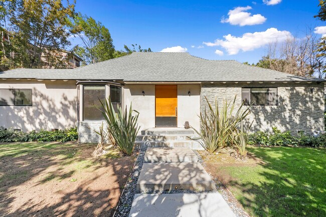 Building Photo - 11761 Bellagio Rd