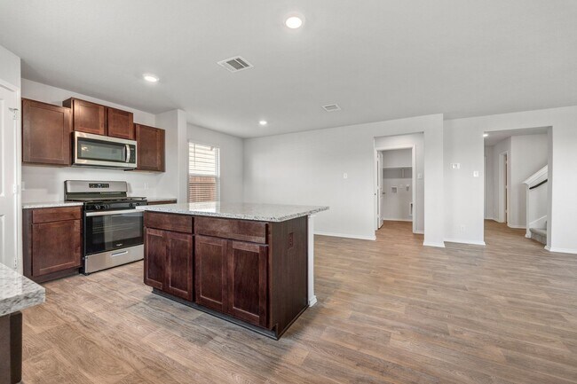 Foto del edificio - Spacious 4 Bed / 2.5 Bath Home – 2,243 Sq Ft + Resort-Style Amenities
