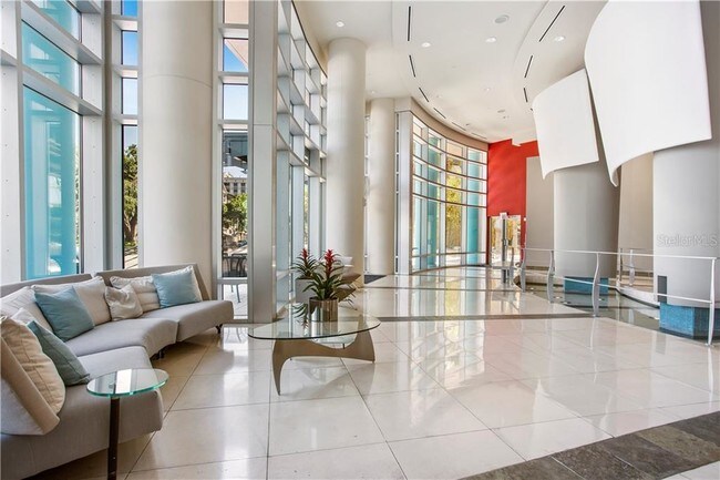 Foto del edificio - 322 E Central Blvd