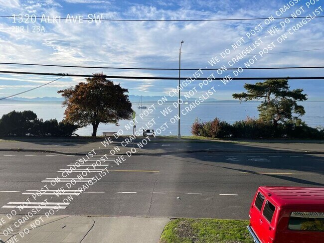 Building Photo - Alki Beach house 2bed 1.75Bath - 1400Sqft!