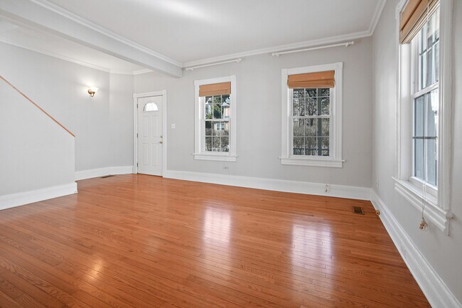 Building Photo - 101 Mills St