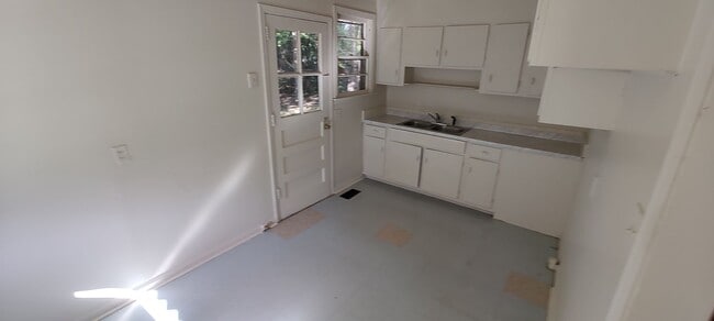 Building Photo - 2319 Briarfield Rd