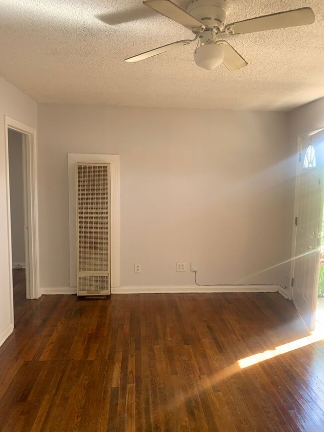 Building Photo - Located in Southlawn!!! 2 Bedrooms, 1 Bathroom with Carport Large Backyard with Shed