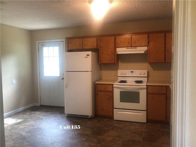 Building Photo - 135-135 Talbot Ct