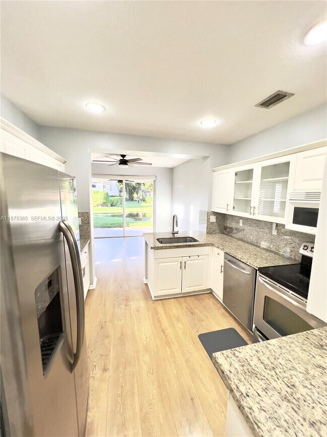 Foto del edificio - 12625 NW 56th St