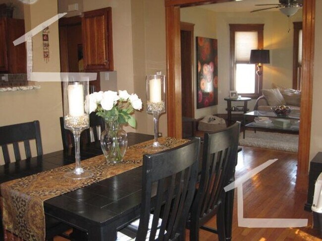 Foto del edificio - 9/1 Spacious 3BR with balcony, w/d in unit...
