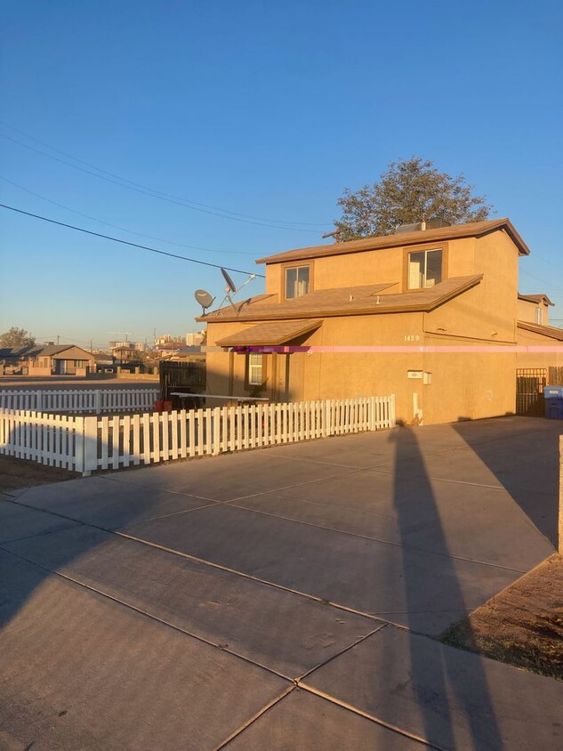 READY FOR MOVE IN NEW REMODEL 3/1 fenced... - READY FOR MOVE IN  NEW REMODEL 3/1  fenced...