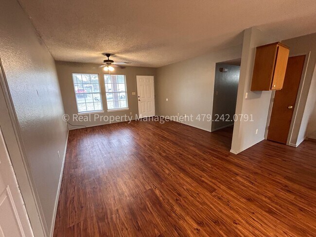 Foto del edificio - RENT READY - Greenwood Home - 3 Bed 1 Bath