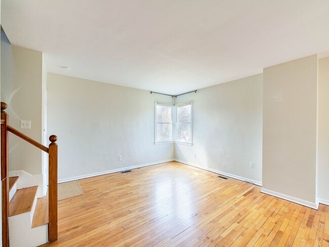 Building Photo - Stunning Myers Park 2 bedroom townhome sty...