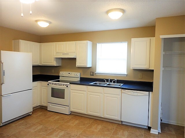 Foto del edificio - 15080 Fawn Hollow Ln