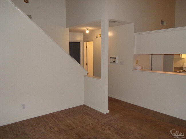 Foto del edificio - 7033 Weatherwood Dr