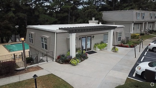 Building Photo - Maplewood Pointe