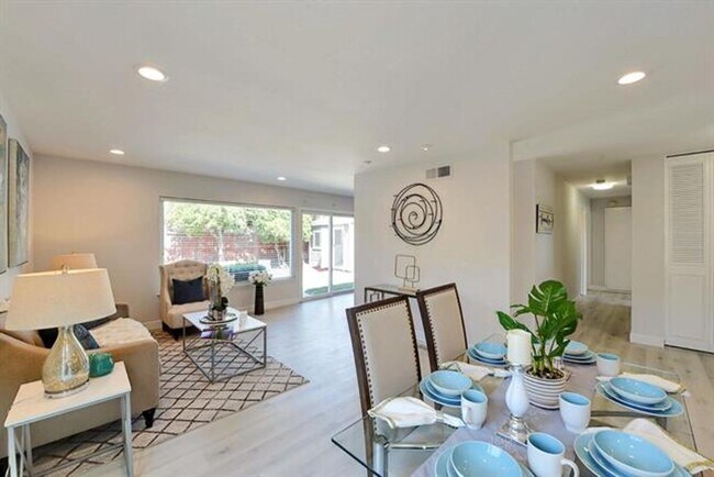 Building Photo - Cute Home in Blossom Hill with A/C, Fresh ...