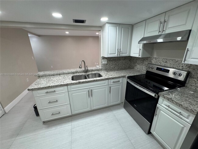 Foto del edificio - 9405 Fontainebleau Blvd