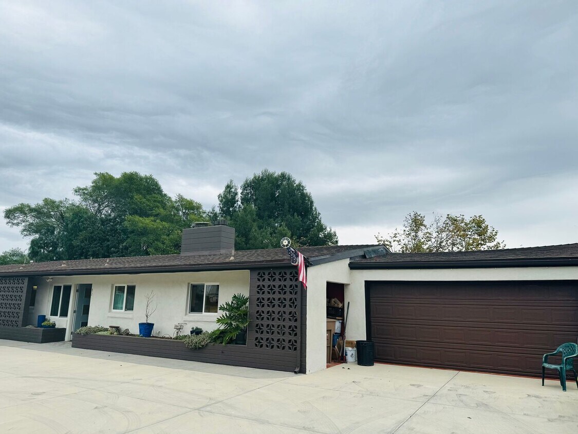 "Serenity Awaits Stylish 2Bedroom Duplex... House Rental in