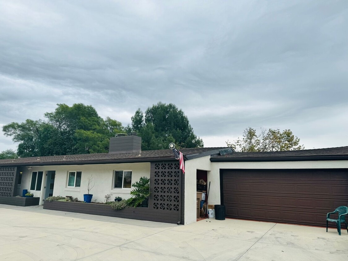 "Serenity Awaits Stylish 2Bedroom Duplex... House Rental in