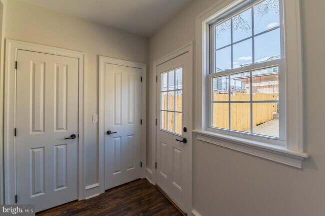 Foto del edificio - 416 Monastery Ave