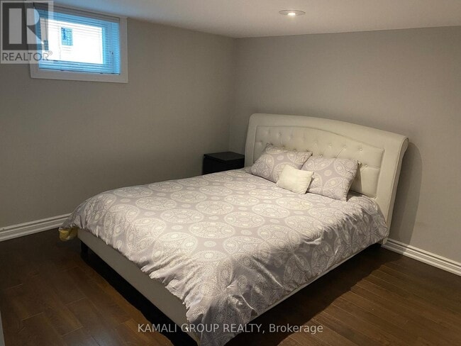 Photo du bâtiment - 286 Axminster Dr