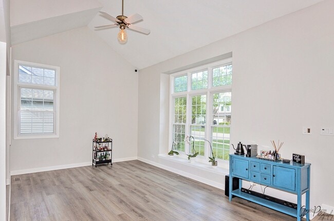Building Photo - 1229 Thorndale Ln