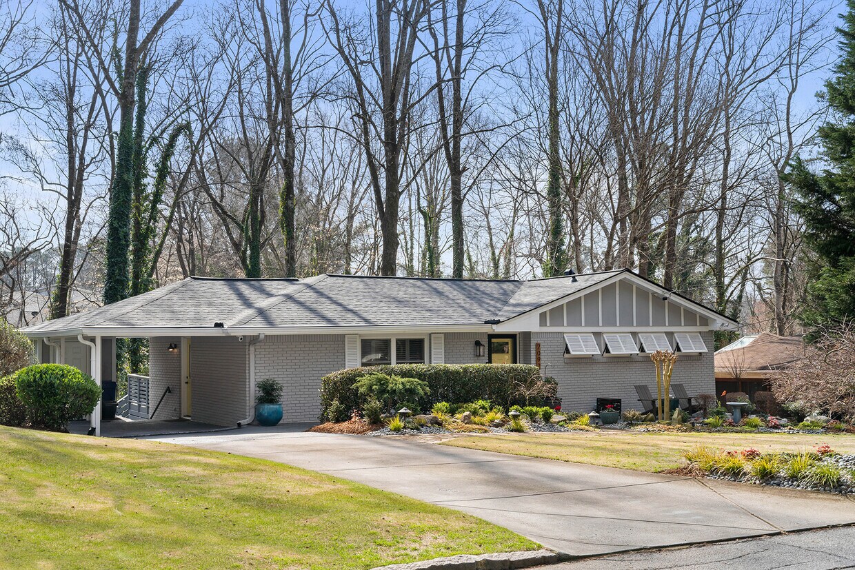 Primary Photo - 2092 Drew Valley Rd NE