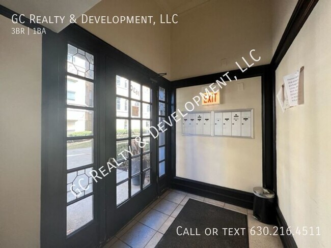 Building Photo - ***CHARMING ROGERS PARK LOCATION / 3 BDRM ...