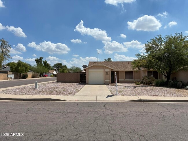 Foto del edificio - 3233 W Mohawk Ln
