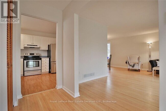 Building Photo - 482 Maple Ave