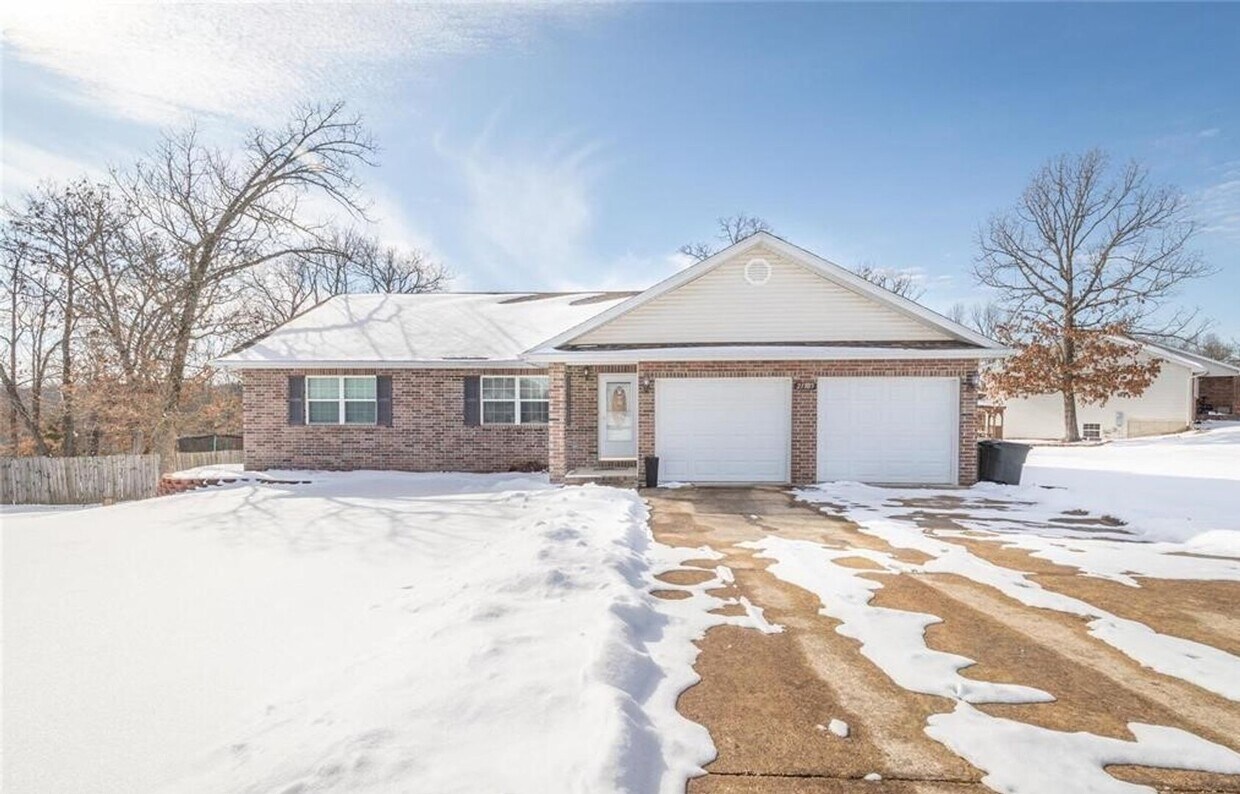 Foto principal - Beautiful 3 Bedroom, 2 Bathroom Home in No...