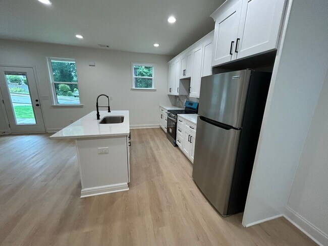 Building Photo - NEW CONSTRUCTION! AVAILABLE AUGUST 9TH 2026!