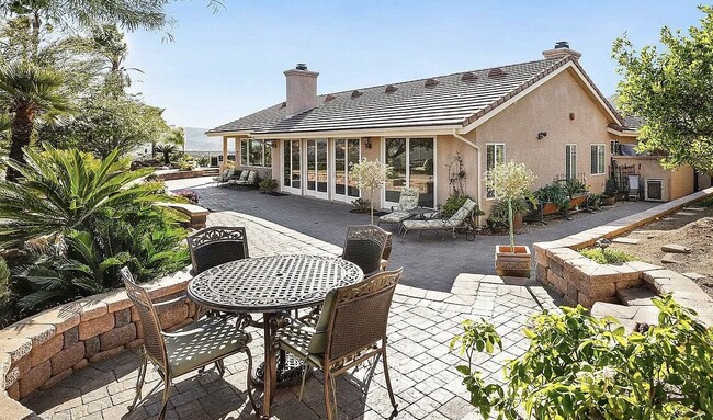 Building Photo - 3542 Avenida Amorosa