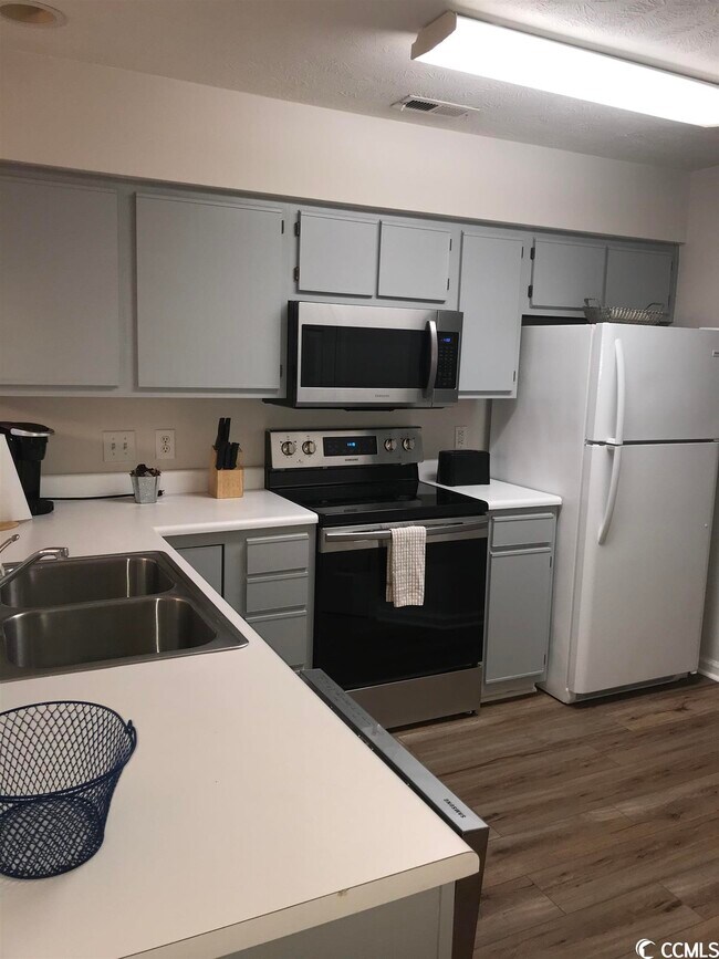 Foto del edificio - 320 Pinehurst Ln