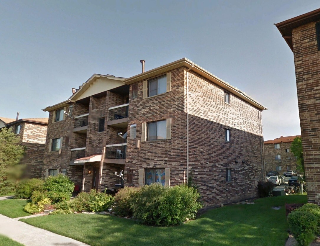 9040 Lincoln Ct, Orland Park, IL 60462 Apartments in Orland Park, IL