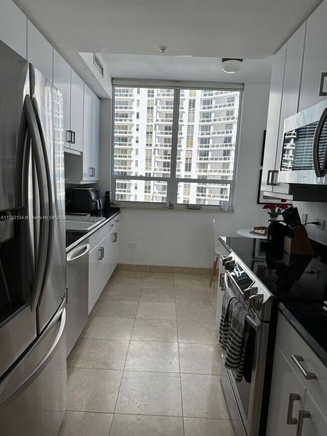 Foto del edificio - 801 Brickell Key Blvd
