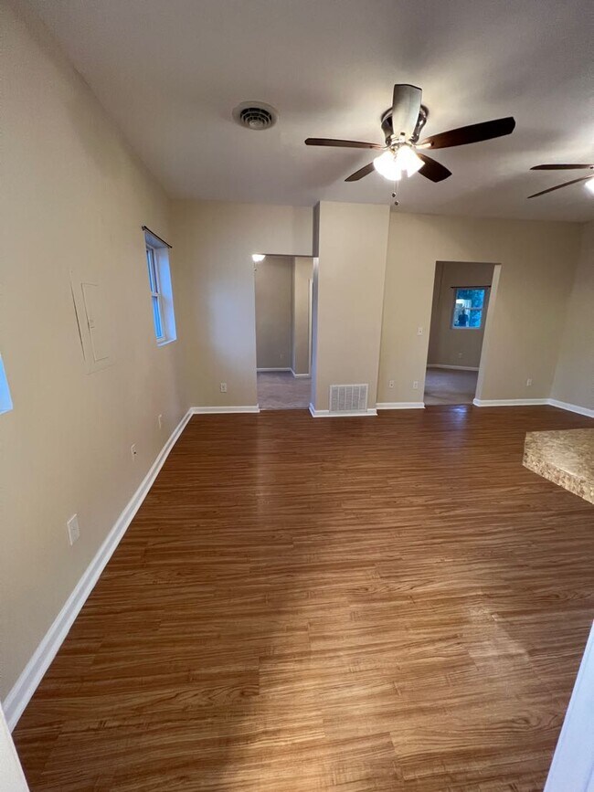 Foto del edificio - 189 E 2nd St