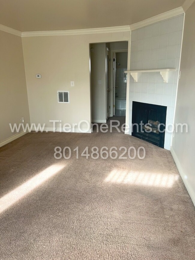 Building Photo - Move-in special: $500 off First months rent