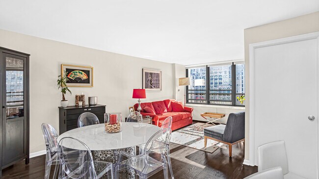 Foto del edificio - 222 E Pearson St