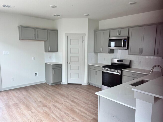 Building Photo - 112 New Hampton Wy